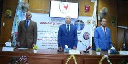 رئيس جامعة سوهاج يفتتح المؤتمر الطلابي الأول بكلية الآداب ويشيد بمشروعات برنامج الفئات الخاصة