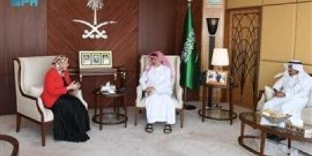السفير الحصيني يستقبل الأمين العام لصندوق تطوير التعليم بمصر