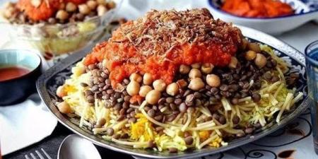 طريقة عمل الكشري المصري في البيت.. بخطوات سهلة وطعم زي المحلات