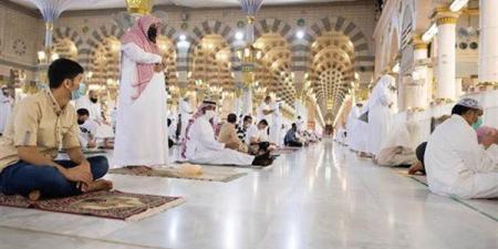الشيخ أحمد الطلحي: من يصلي 40 صلاة في مسجد النبي فله براءة من النار