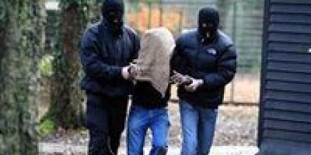 "جابوا رجله ببنت".. حيلة عصابة أجبرت سائق على توقيع إيصالات أمانة بالنزهة