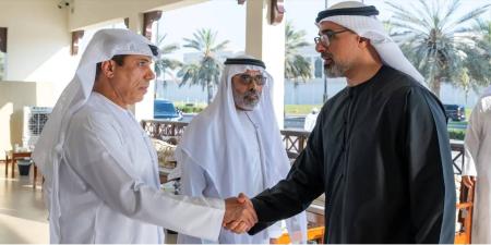 خالد بن محمد بن زايد يعزي في وفاة محمد سعيد القبيسي