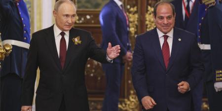مصر.. السيسي يثير تفاعلا بلقطات مع بوتين ورئيس الصين في روسيا - الأول نيوز