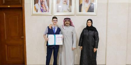 وزير التربية يستقبل الطالب أحمد عبدالرحيم من مدرسة النور العالمية