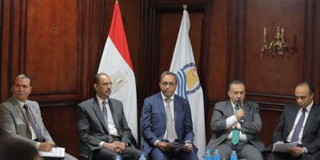 محافظ أسيوط يشارك في ورشة عمل موسعة بقنا لمناقشة تقييم التكتلات
