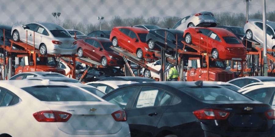 شاهد كيف أثرت رسوم ترامب الجمركية على أسعار السيارات في أمريكا - الأول نيوز