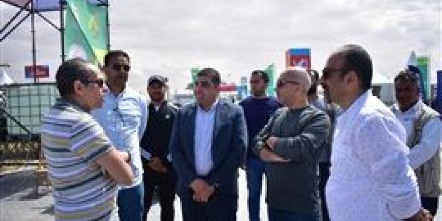 مسئولو"الإسكان" يتفقدون "مزارين" والشواطيء والمدينة التراثية بالعلمين الجديدة