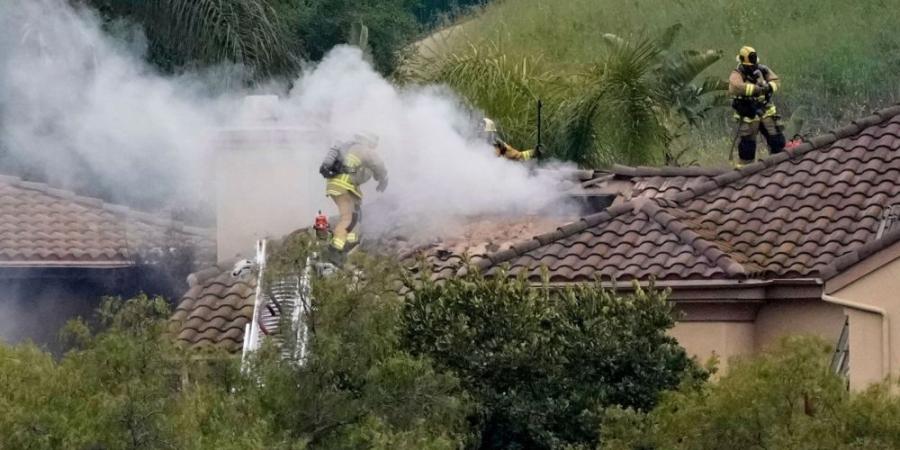 قتيلان في تحطم طائرة صغيرة بحي سكني جنوب كاليفورنيا