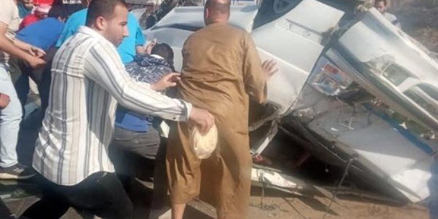 إصابة 5 أشخاص إثر حادث انقلاب سيارة بالمنوفية