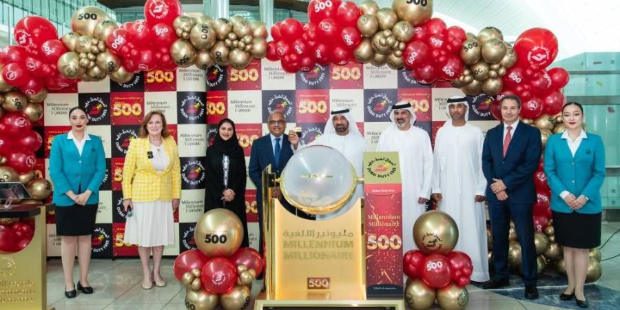 هندي يصبح المليونير رقم 500 في سحوبات سوق دبي الحرة