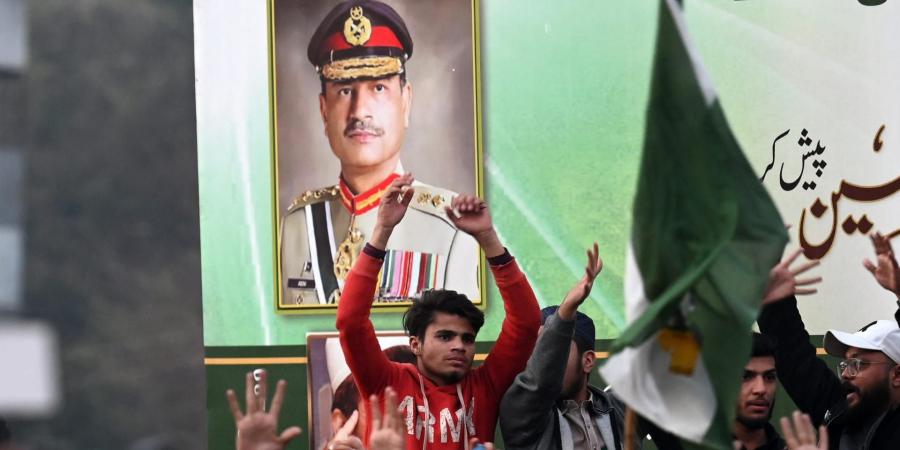 الجنرال عاصم منير قائد الجيش الباكستاني.. من هو ولماذا يعد شخصيةً بارزة تجدر متابعتها بظل التوترات مع الهند؟ - الأول نيوز