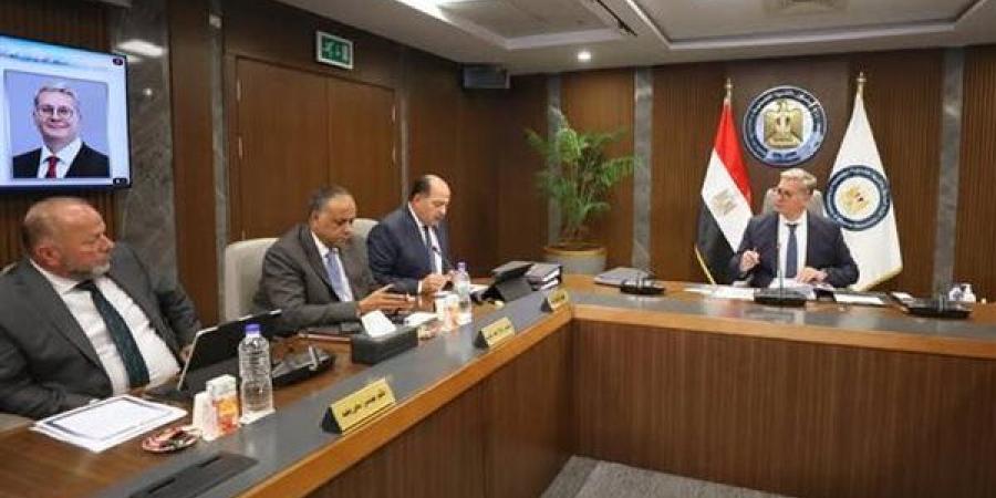 وزير البترول: العمل مع قطاع الكهرباء يعزز مكانة صان مصر ويؤكد تميزها