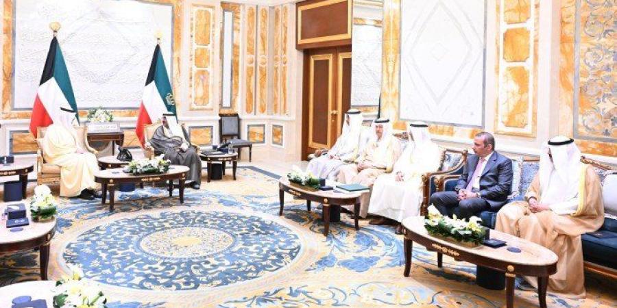 أمير الكويت يتسلم دعوة من خادم الحرمين لحضور القمة الخليجية - الأمريكية في الرياض الشهر الجاري