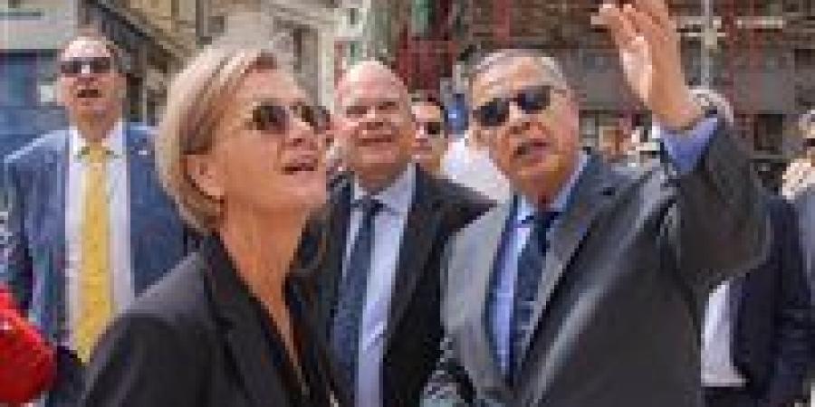 محافظ الإسكندرية وسفيرة الاتحاد الأوروبي يتفقدان مشروع إحياء شارع النبي دانيال التراثي