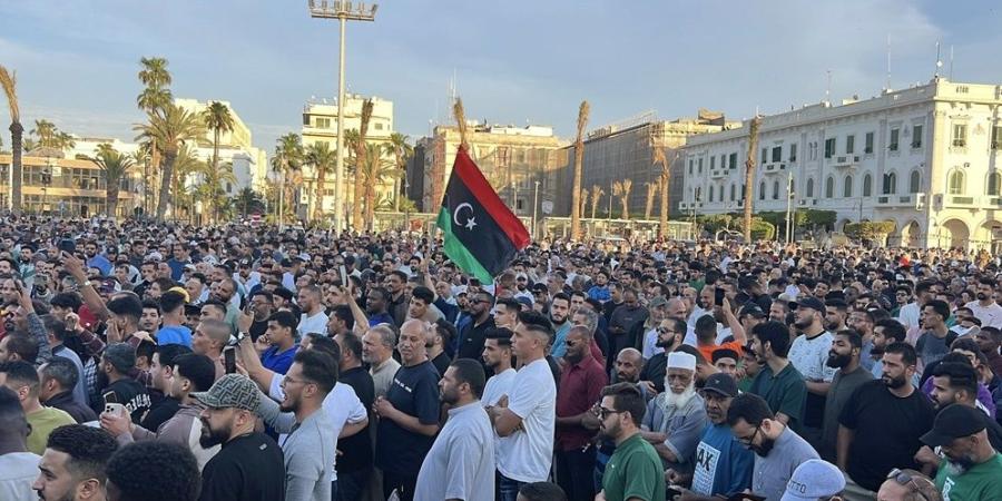 استقالة 7 وزراء من حكومة الدبيبة والمدرعات تغلق الطرق المؤدية لمقرها
