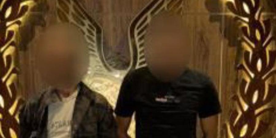 ضبط عاطلين لاستيلائهما على مبلغ مالي بانتحال صفة