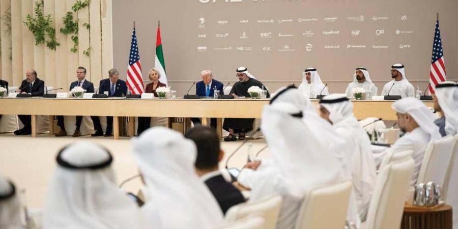 خالد بن محمد وترامب يشهدان حوار الأعمال الإماراتي الأمريكي
