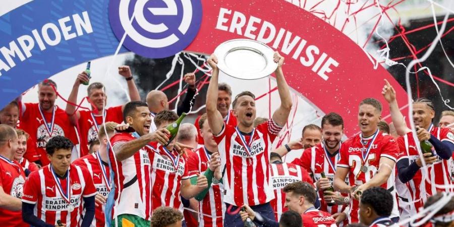 أيندهوفن يحرز لقب الدوري الهولندي بعد نهاية موسم كارثية لأياكس