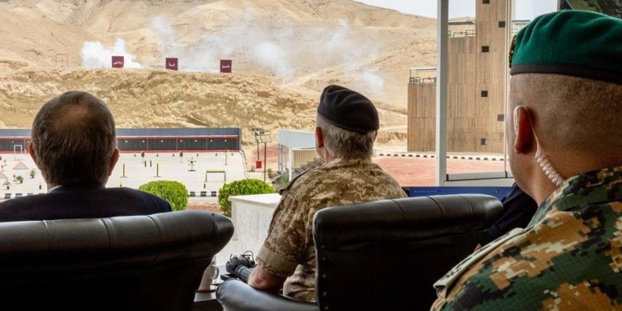 الملك يتابع تمرينا أمنيا مشتركا في مركز تدريب الشرطة الخاصة