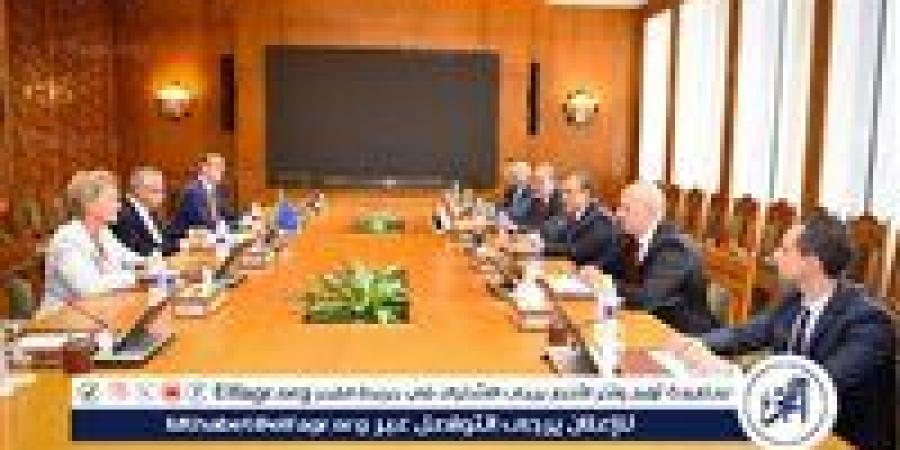 وزير الخارجية يستقبل المفوض الأوروبي للشراكات الدولية