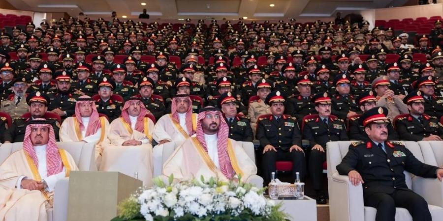 وزير الحرس الوطني يرعى حفل تخريج دفعتين من برنامج القيادة والدراسات المتقدمة