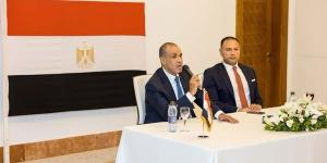 وزير الخارجية والهجرة يلتقي مع عدد من ممثلي الجالية المصرية في تونس