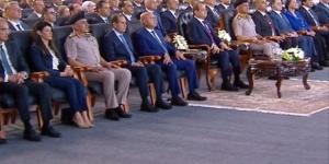 الرئيس السيسي يكرم عددا من النماذج الناجحة في قطاعات العمل
