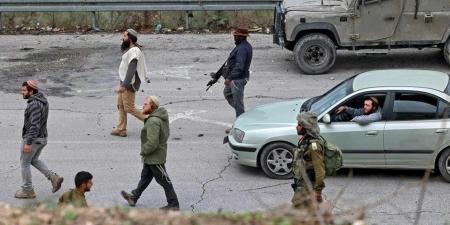 مستوطنون يحتجزون 3 صحفيين وناشط في المغير شمال رام الله