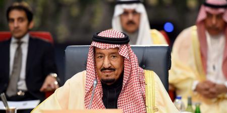 الملك سلمان يتلقى دعوة من العراق لحضور القمة العربية في بغداد - الأول نيوز