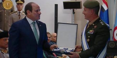 "الدولي للرياضة العسكرية" يمنح الرئيس السيسي وشاح المجلس في افتتاح بطولة الفروسية