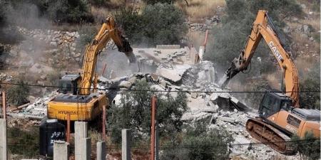 الاحتلال الإسرائيلي يشرع بهدم مبان في مخيم نور شمس شمال الضفة