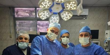 فريق طبي تنجح في إجراء أول جراحة معقدة بمفصل الحوض بمستشفى بركة السبع