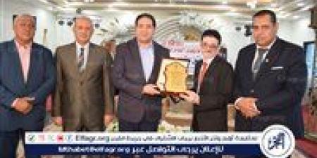نائب محافظ بني سويف يكرم رموز العمل النقابي والمتميزين في احتفالية عيد العمال