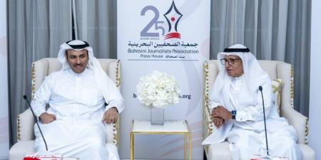 وزير الإعلام يزور جمعية الصحفيين البحرينية