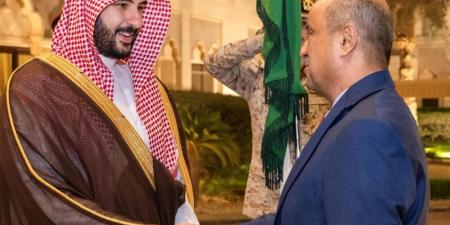 وزير الدفاع: المملكة مستمرة في دعم الحكومة اليمنية اقتصاديًا وتنمويًا