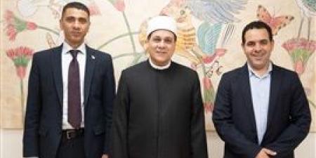 الشيخ مظهر شاهين يزور مستشفى الناس: "وجدت فيها من الناس من يستحق أن نرفع له القبعة"