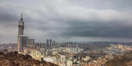 حتى 9 صباحًا.. أمطار خفيفة على أجزاء من مكة المكرمة