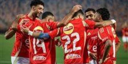 الأهلي يعتلي قمة الدوري برباعية في شباك المصري