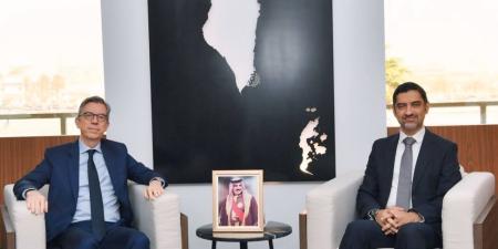 وزير شؤون البلديات والزراعة يستقبل السفير الفرنسي لدى مملكة البحرين