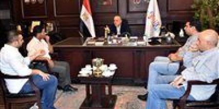 محافظ الأقصر يناقش تطوير المنظومة الصحية بالمحافظة في إستجابة لمطالب الاهالى