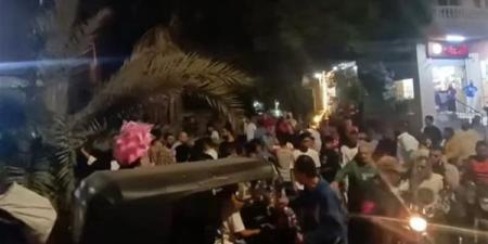 سقوط نخلة بمنتصف شارع المطبعة.. والأهالي يستغيثون بالمسؤولين