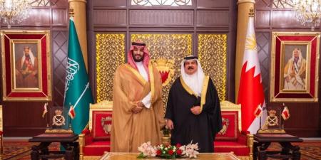 ولي العهد يستعرض العلاقات الثنائية مع ملك البحرين في اتصال هاتفي