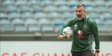 الأهلي يتمسك بمحليين.. وريفيرو يطلب جهازًا إسبانيًا بالكامل