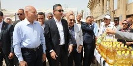 وزير التموين ومحافظ القاهرة يتفقدان سوق اليوم الواحد بمدينة نصر