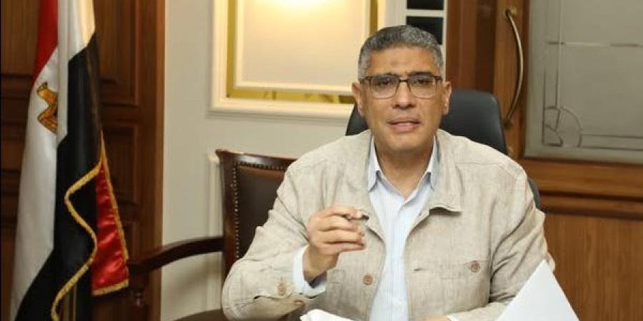 محافظ الجيزة يتابع مشروعات تطوير الطرق والمحاور المرورية بمنشاة القناطر والصف والعياط