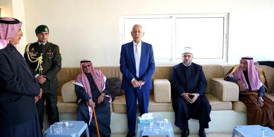 مندوبا عن الملك وولي العهد.. العيسوي يعزي عشائر الزيود وبني خالد والزين