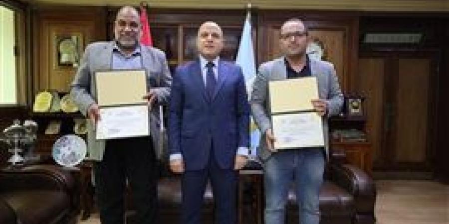 محافظ كفرالشيخ يُكرّم مدير ووكيل الشؤون القانونية تقديرًا لتميزهما الوظيفي
