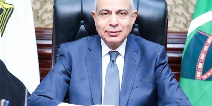 استجابة لشكاوى المواطنين.. محافظ المنيا يقرر غرامة 2000 جنيه على السائقين المخالفين لسعر التعريفة