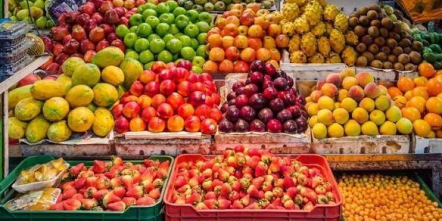أسعار الخضروات والفاكهة اليوم الأحد.. العنب الأحمر بـ 120 جنيهًا للكيلو
