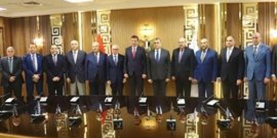 وزيرا "الزراعة" و "الإنتاج الحربى" يشهدان توقيع اتفاقية للاستفادة من المنتجات المدنية والمعدات الزراعية وتسويقها